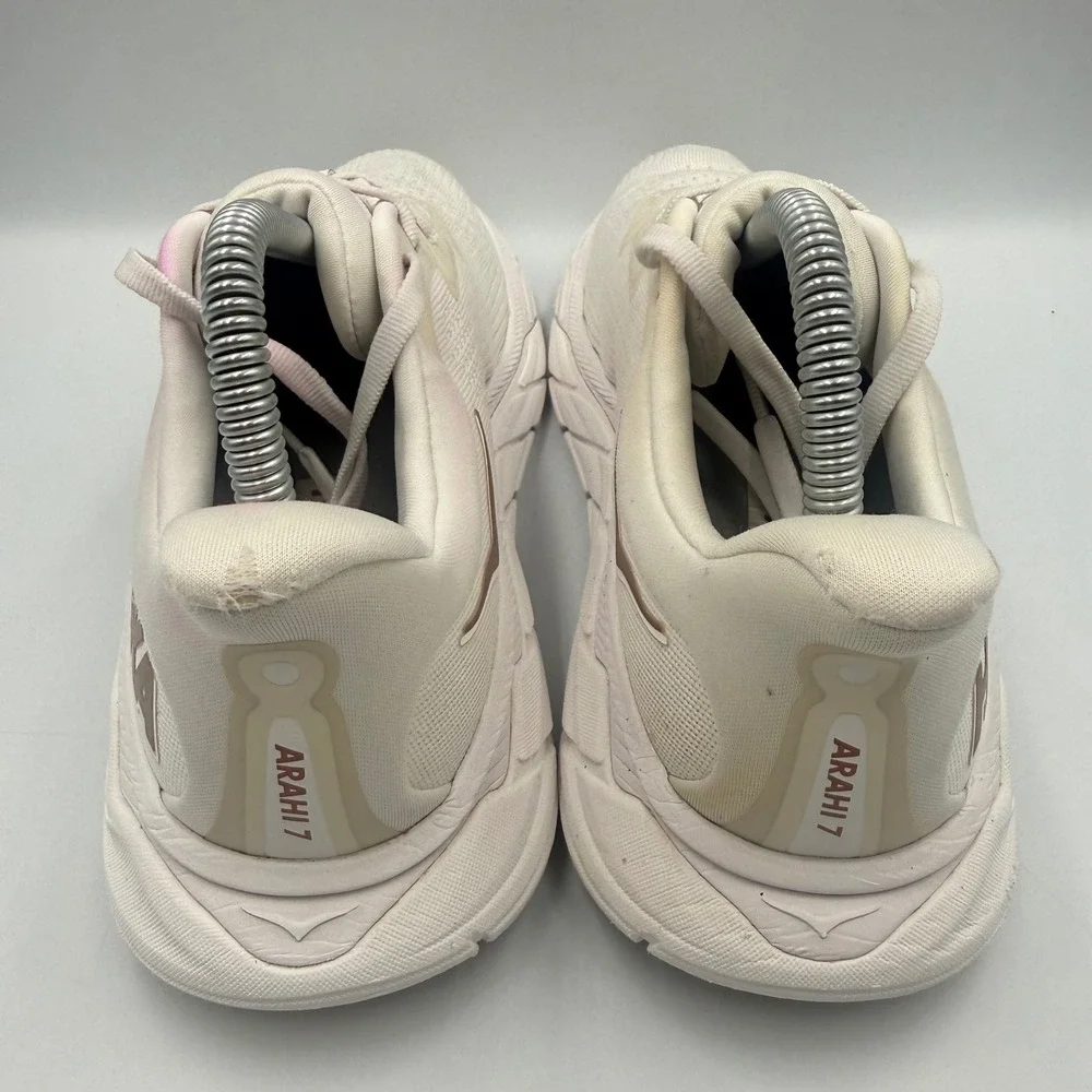 Hoka One One Arahi 7 Womens Size 8 Running Shoes Sneakers Cream Rose Gold